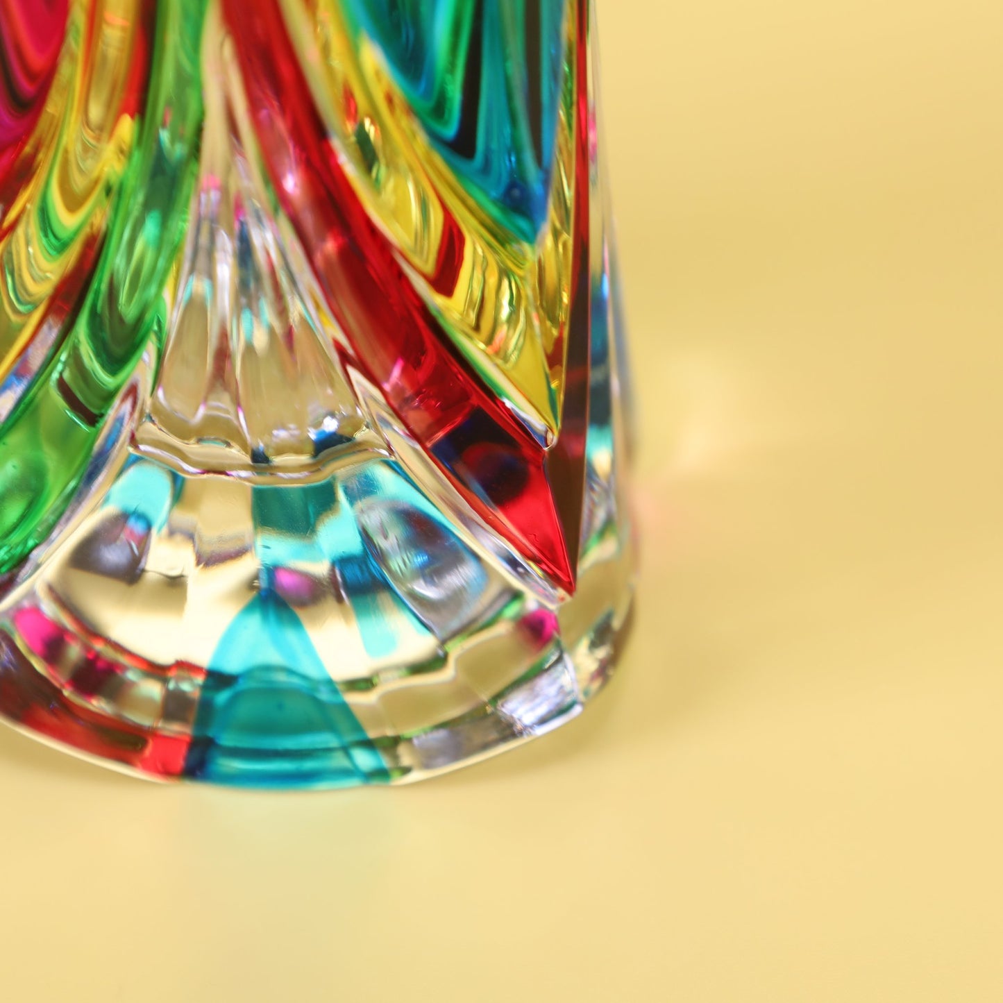 虹色の軌跡 - 1968年 フランス発 Cristal d'Arques が魅せる光のシンフォニー