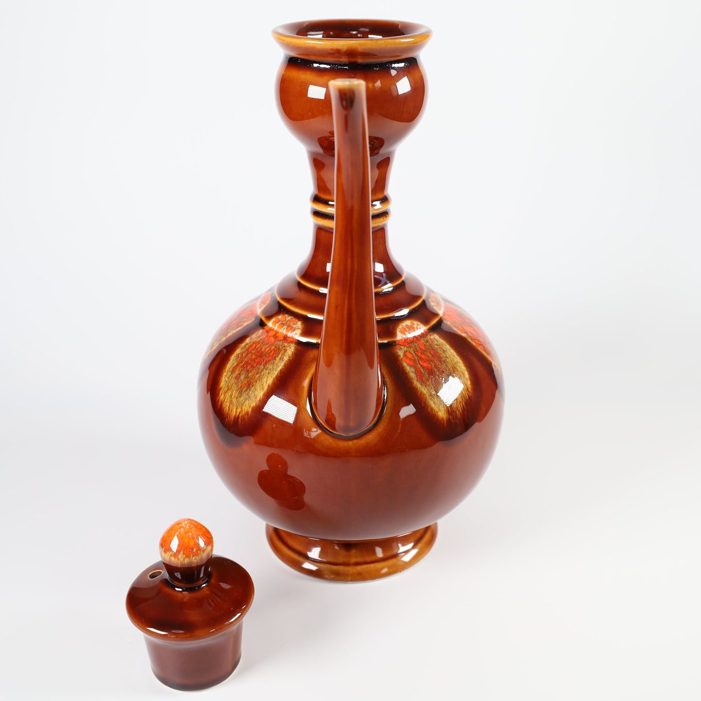 夕陽の調べ 〜 昭和の職人が育んだ赤褐色の釉薬、和モダンな水差し