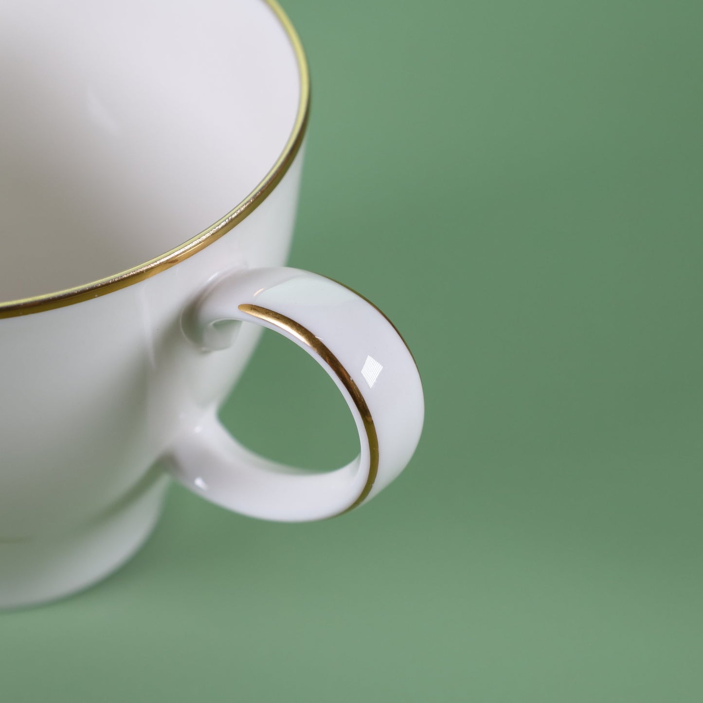 薔薇の密約:ノリタケ「NORA」の芳醇なる午後 ―アイボリーチャイナが紡ぐ珠玉の物語―