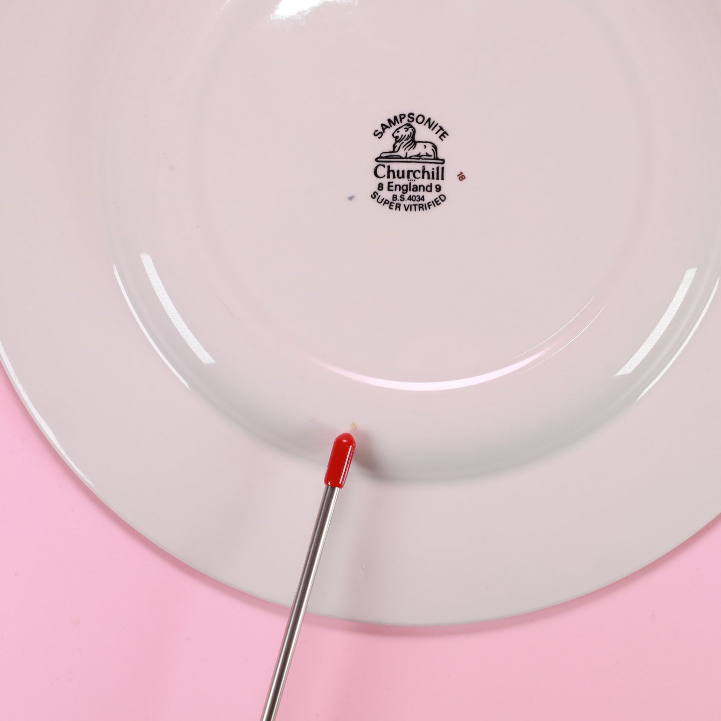 プロフェッショナルの愛器 ~ 5,000 回の洗浄に耐える、英国ホテル食器の伝説 ~