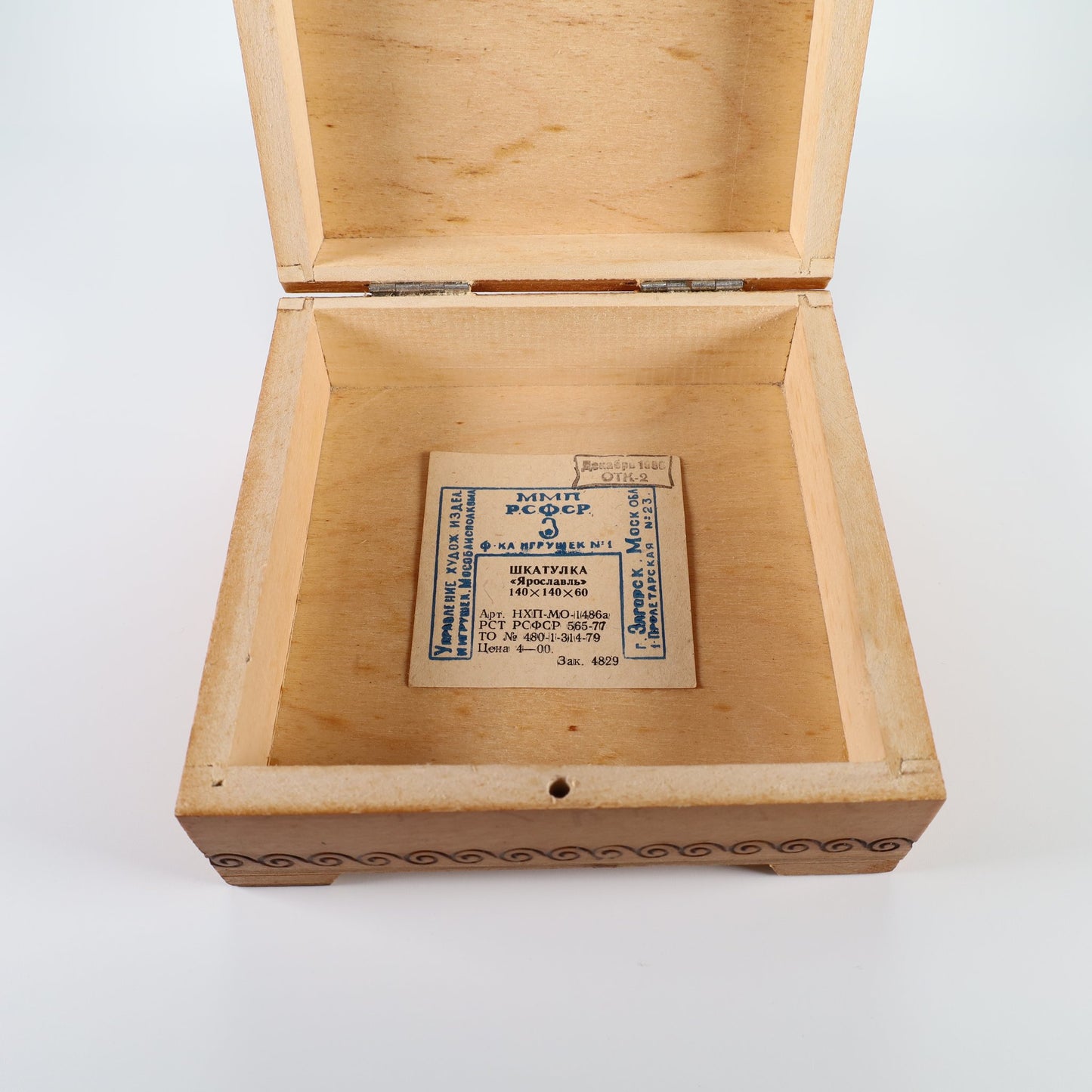 甘い東欧の記憶を運ぶ白樺の木箱 ~ 時を超えた職人の美 ~